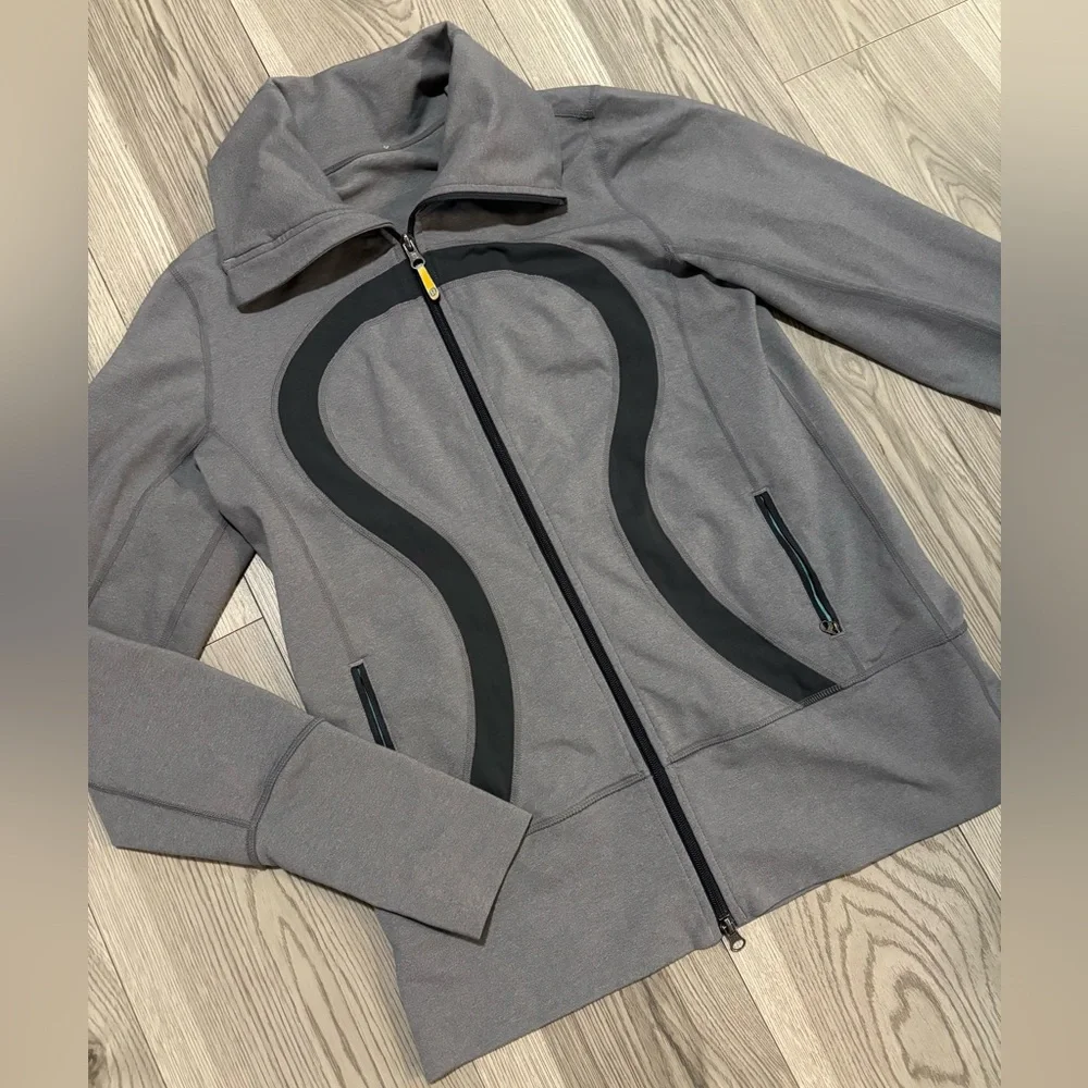 Women’s Lululemon Logo Jacket in Gray Size 12 - Picture 2 of 7